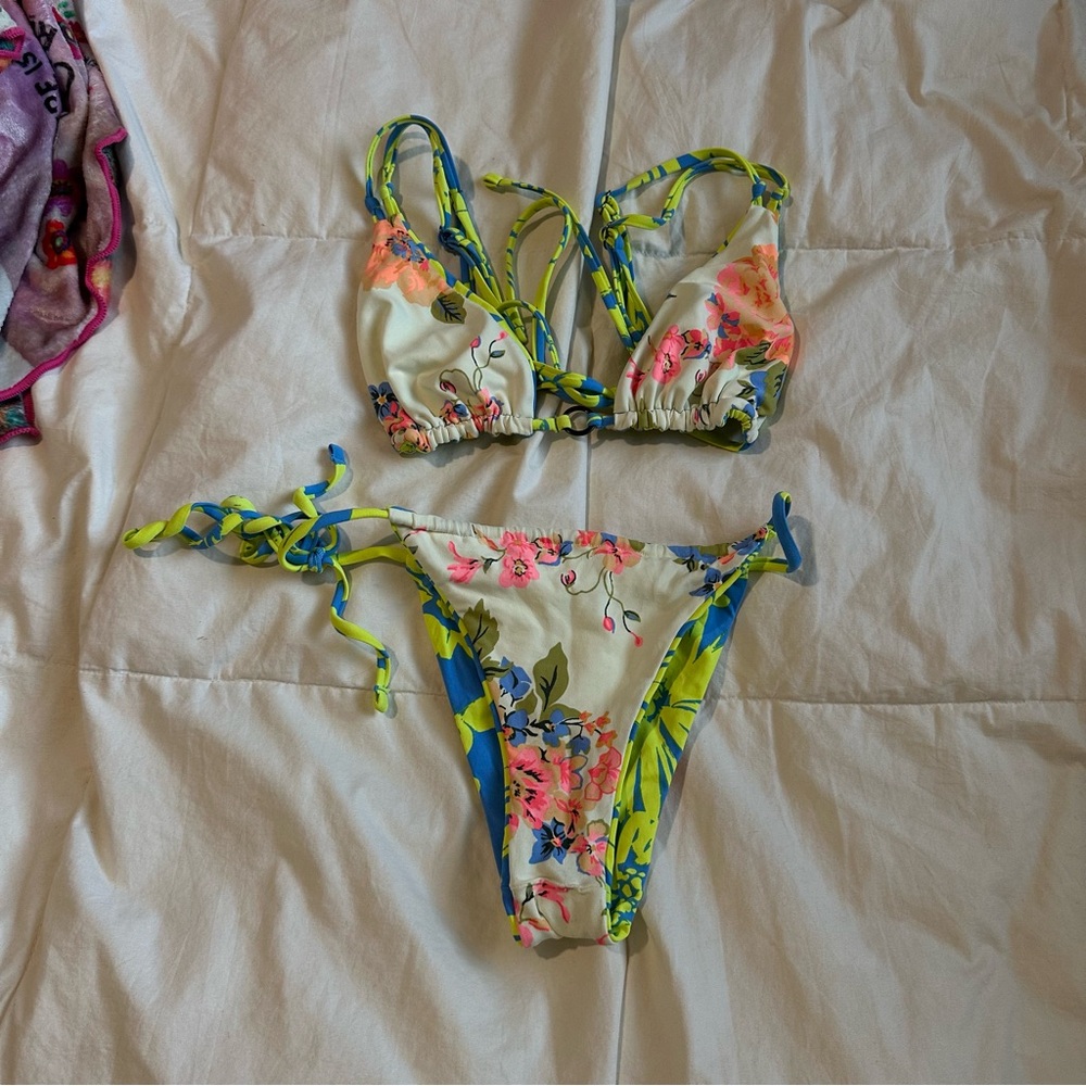 Maaji Flowerlike Reversible Bikini - Picture 4 of 4